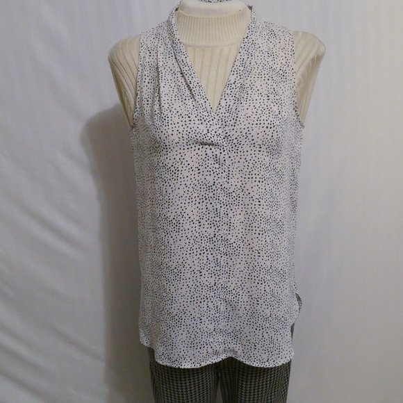Vince Camuto Sleeveless Pullover Top - Picture 3 of 14